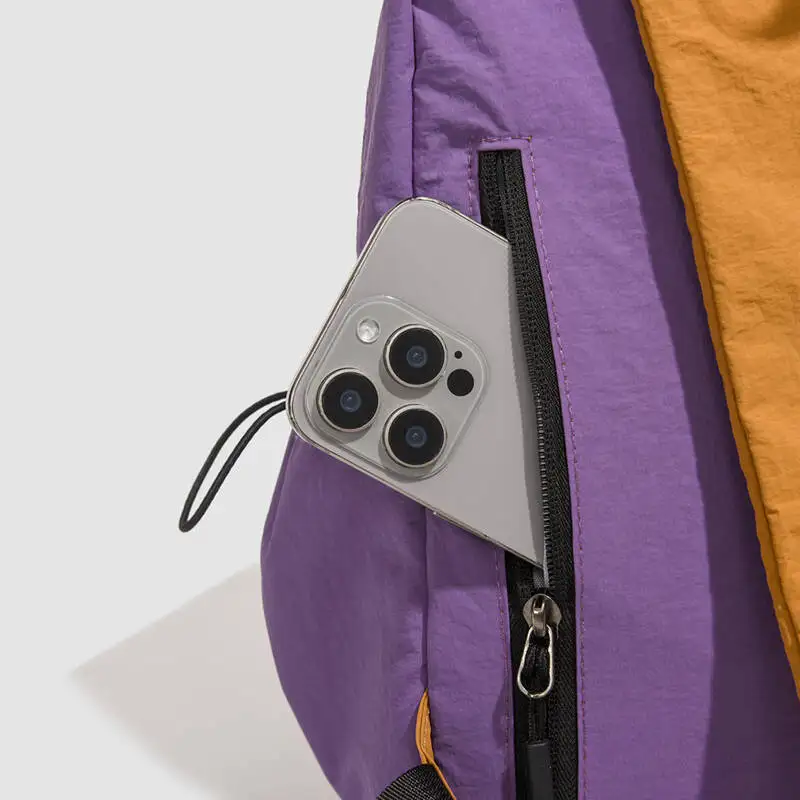 حقيبة ظهر صغيرة خفيفة الوزن للمشي لمسافات طويلة مع جيوب متعددة للرجال والنساء منقوشة مقاومة للماء كاجوال للمشي لمسافات طويلة في النهار للبالغين