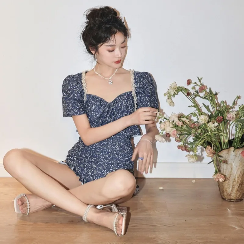 純粋な欲望を持つ女性のための水着ハイエンドな感触セクシーな背中の開いた花柄ギャザースカートスタイルワンピースビーチ水着