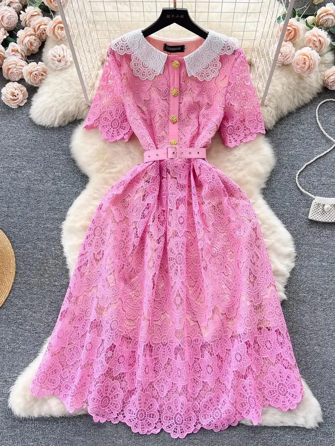 

Women Elegant Short Sleeve Hollow Out Gold Buttons Belt Midi Dress Summer Runway Blue White Pink Flower Embroidery Lace Vestidos