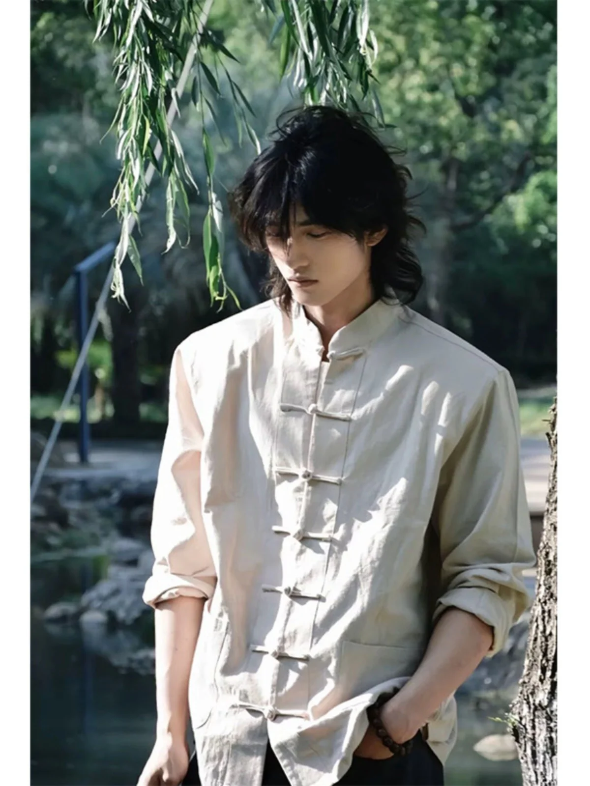 

Новая китайская мужская длинная рубашка-поло для молодежи, модная повседневная одежда с воротником-стойкой на пуговицах, весна-лето, белый мужской костюм