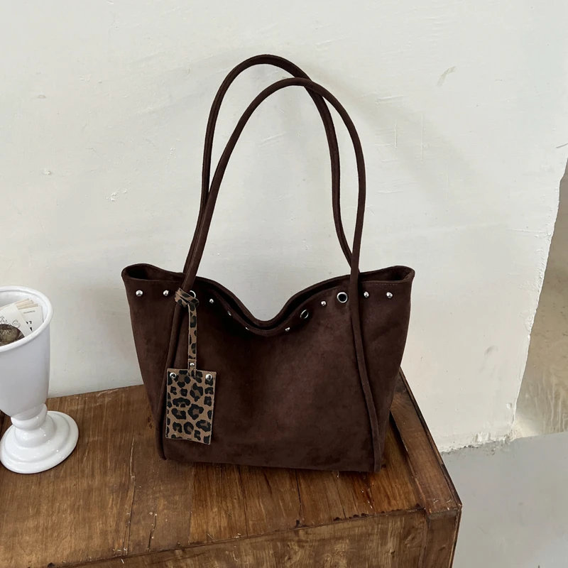 Women's Large Soft Tote Shoulder Bag with Leopard Pendant Decor Casual Daily Shopping Handbag Vintage‑style Top‑handle Bags