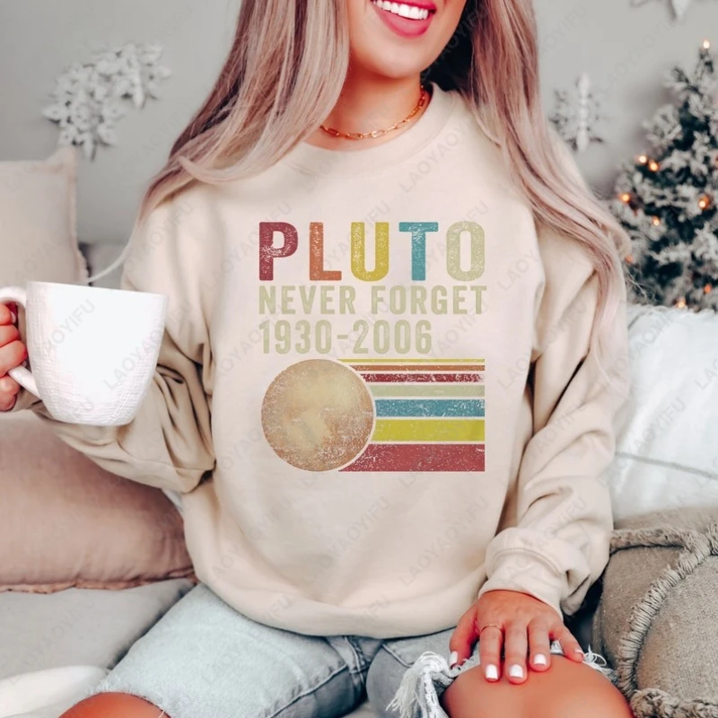 بلوتو لا تنسى أبدًا 1936 2006 كوكب البلوز العلوم العصرية الجمالية الكون هوديي الرجال النساء الفضاء علم الفلك عاشق البلوز #2