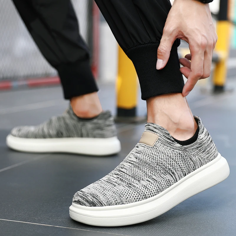 Scarpe sportive da uomo nuove primaverili e autunnali scarpe da esterno leggere e traspiranti comode scarpe da uomo con suola resistente all'usura