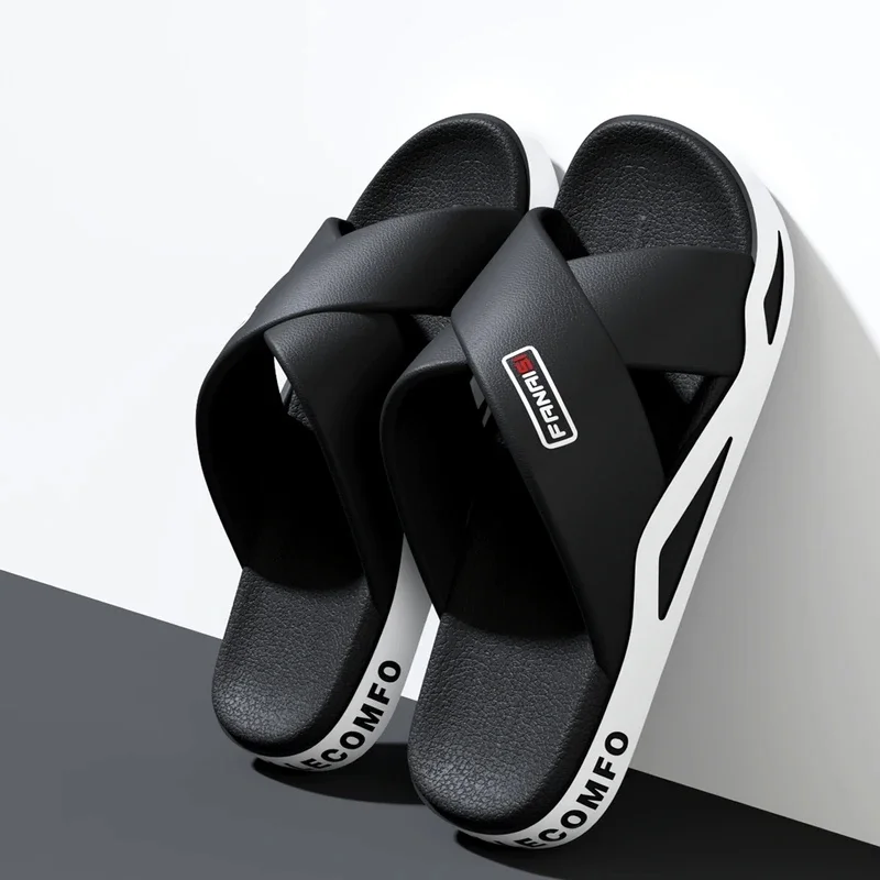 Sandales à enfiler ZUOFU pour hommes, à brides croisées et bout ouvert, antidérapantes, pour la douche, la plage, la natation et la marche en extérieur, chaussures tendance.