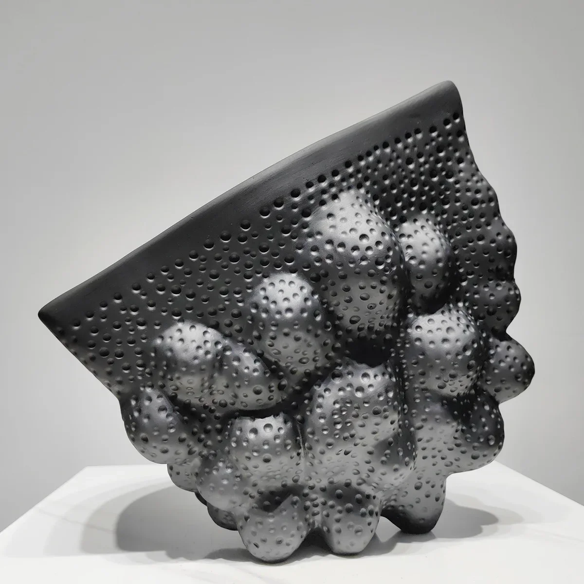 Ceramic Vase Black Irregular Pleats Flower Arrangement Accessories Flower Vase Ceramic Handicrafts Home Decoration Accessories