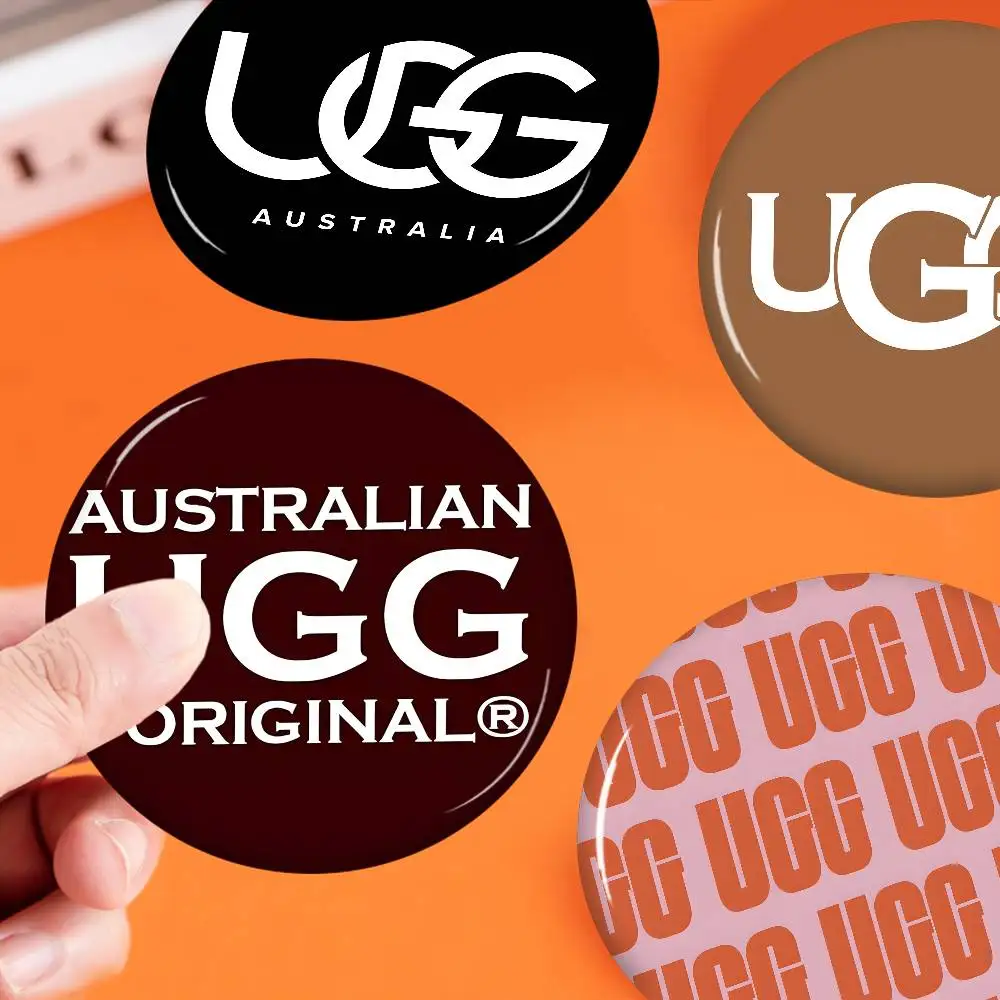 U-UGGS LOGO Anime-Broschen, niedliche Cartoon-Anstecknadeln für Jacken und Jeans, Geschenk-Accessoire