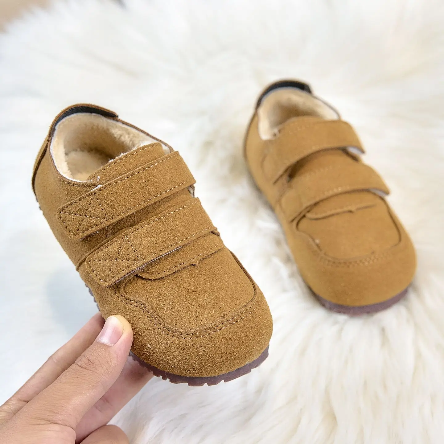 2026 Winter New Kids' Plush Lined Warm Shoes for Boys Girls Soft Soled Baby Cotton Sneakers Casual Versatile Daily Wear