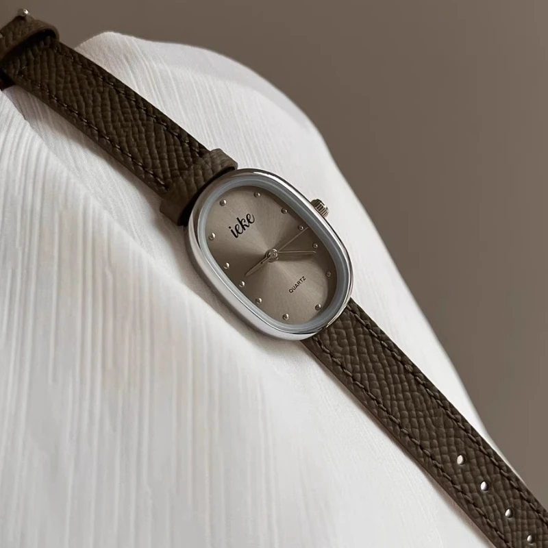 ساعة كلاسيكية للسيدات أنيقة وبسيطة وخفيفة فاخرة 2025 ساعة كوارتز مقاومة للماء هدية عيد ميلاد