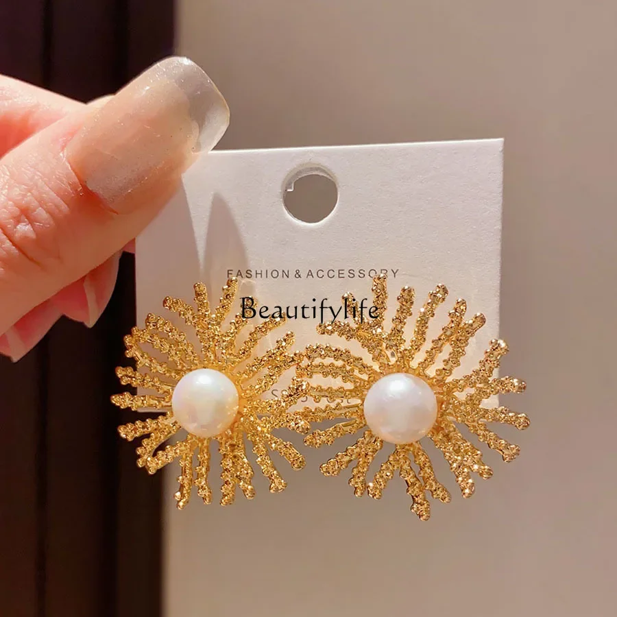 High-end light luxury natural freshwater pearl flower earrings women's retro French exaggeration