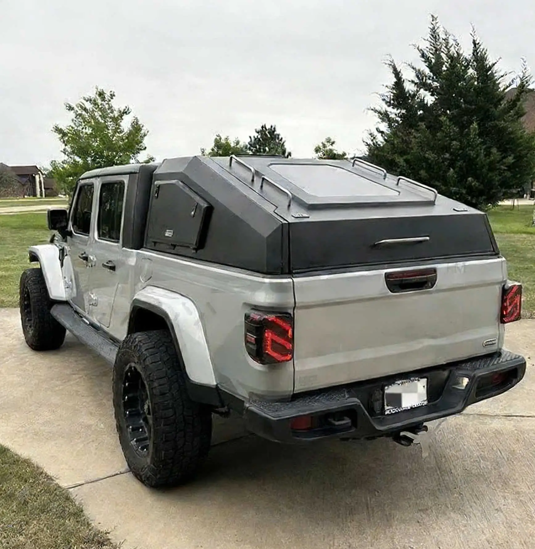 

New Design Manganese Steel Pickup Truck 4X4 Topper Cover Retractable Folding Hardtop Canopy for Jeep Gladiator 2021 Silverado