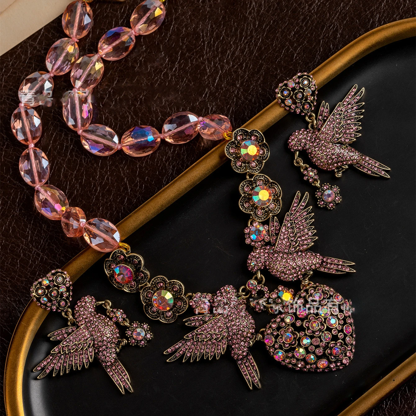 

Vintage Fashion Light Luxury Elegant Two Little Bird Earrings Love Shape Necklace High Quatity Jewelry Sets