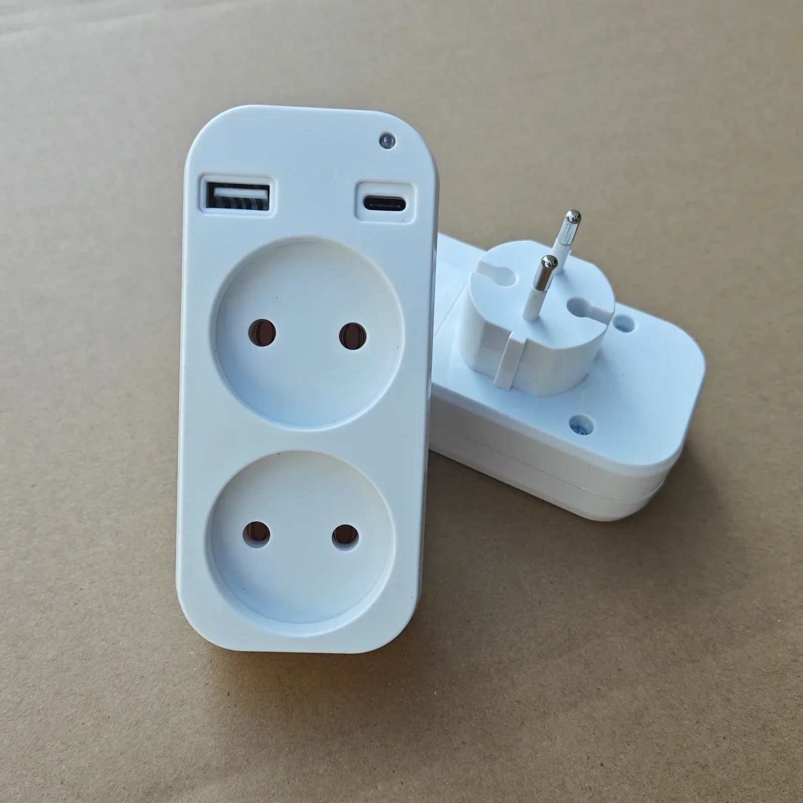 نوع C USB مخرج محول القابس مقبس مزدوج للهاتف تهمة نوع C منفذ USB 5 فولت 2A Usb Electrique المخرج Ft1 Z-01