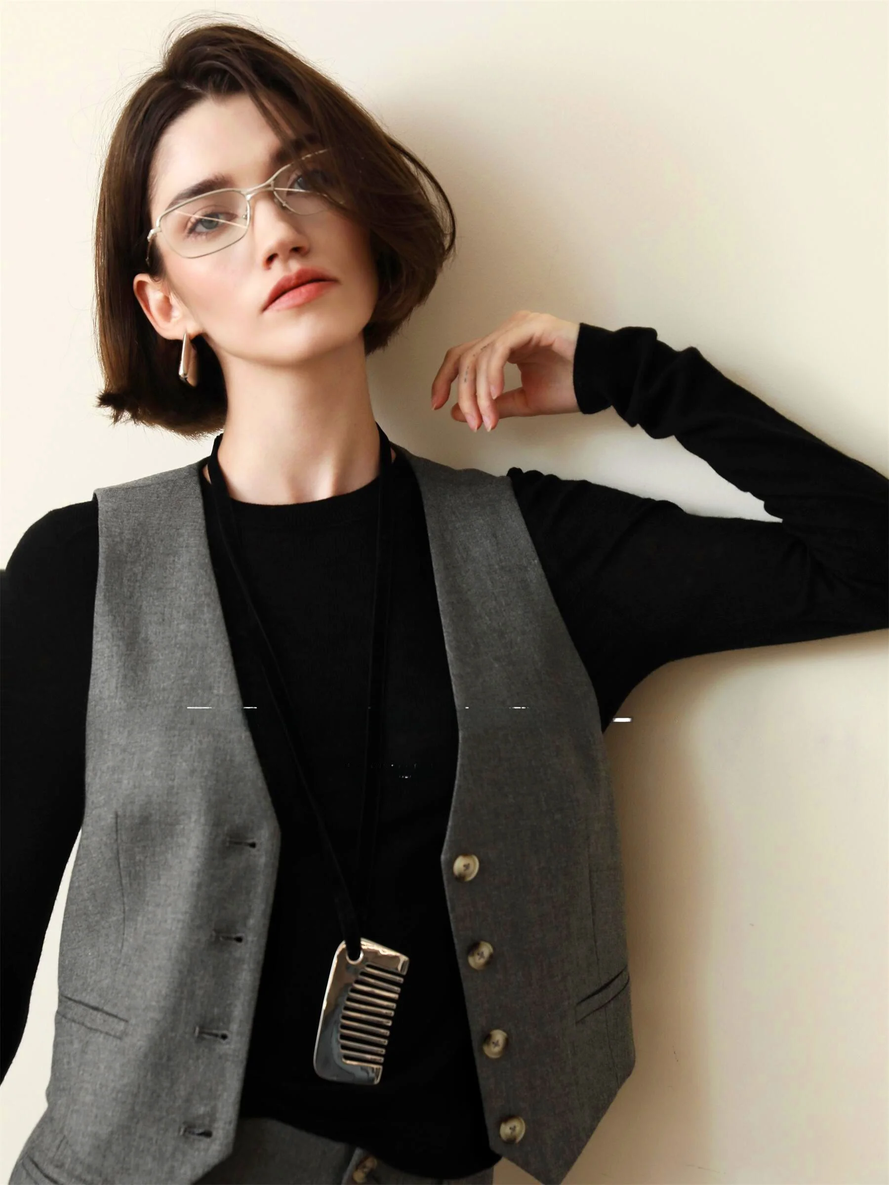 

Шерстяной костюм с шелковой текстурой, жилет и прямые брюки с микроконусом в 50-х годов для женщин, модная рабочая одежда