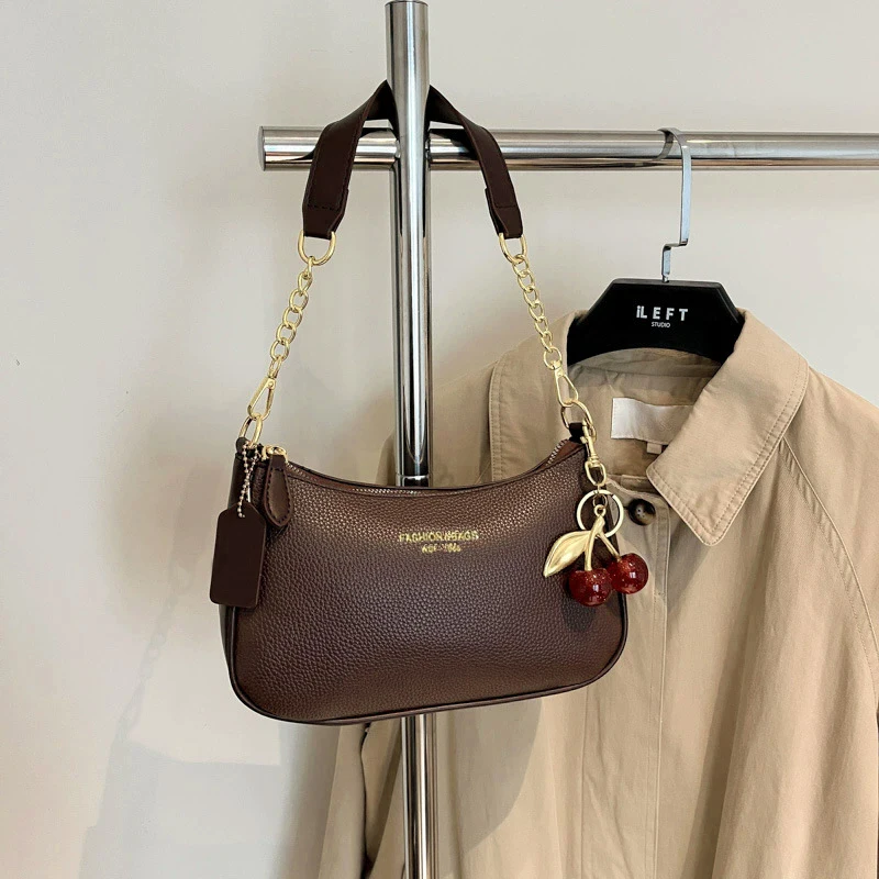Schwarze Damen-Umhängetasche aus Kunstleder mit Kirsch-Anhänger, Casual-Stil für Arbeit, Reisen und den täglichen Gebrauch, Unterarmtasche, Handtasche – Detail 14