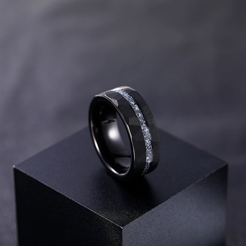 Tigrade 8mm Mens Black Tungsten Carbide Ring Aluminum Slag Inlay Hammer Pattern Groove Hammered Wedding Band Men Rings Comfort