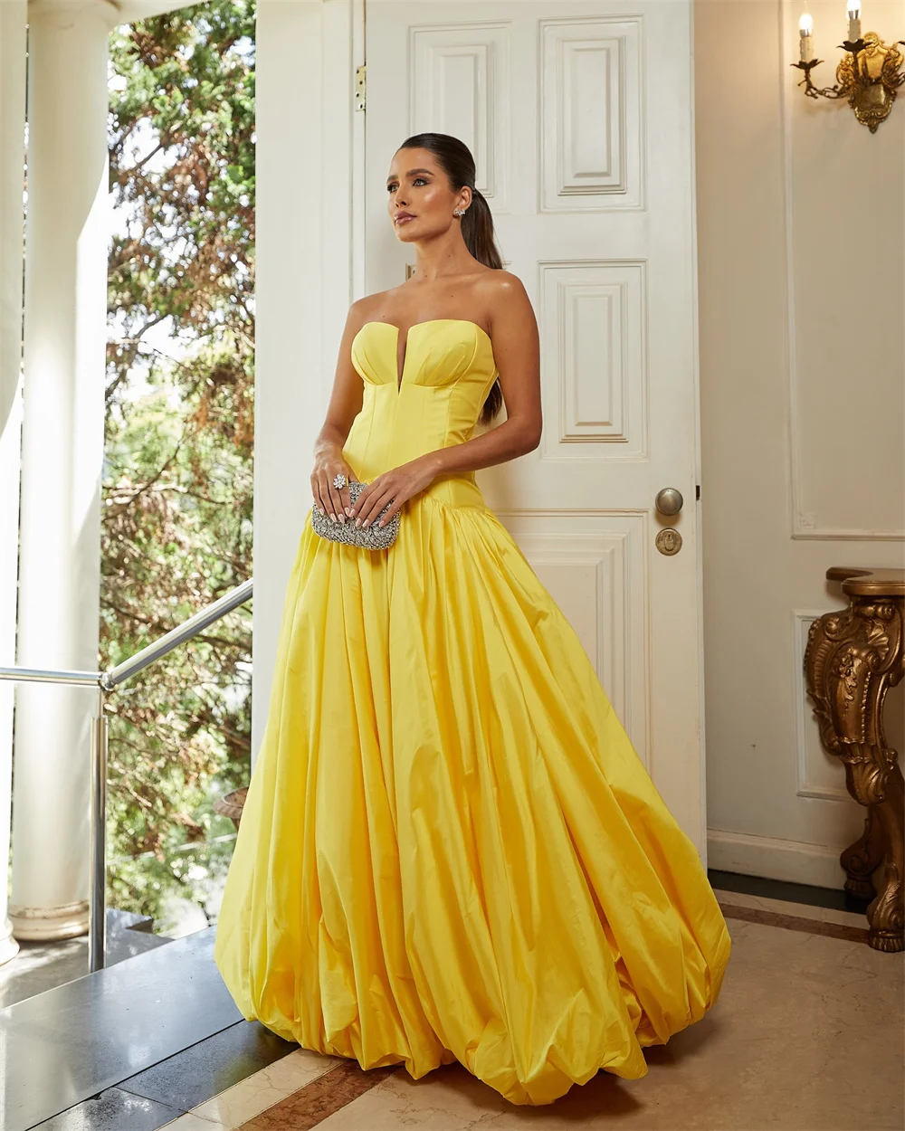 ميلا بدون حمالات على شكل حرف a فساتين لحضور الحفلات الموسيقية 2025 بدون أكمام من الساتان فساتين سهرة أنيقة أصفر طول الأرض فساتين حفلات مخصصة