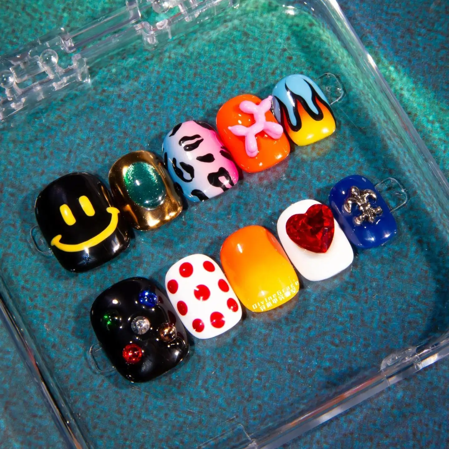 

Disney's handcrafted short, high-end manicure, the same style as GD's on Instagram that makes her look fair