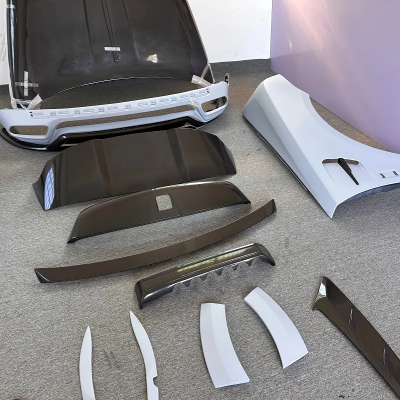 M-style First Generation High-quality Carbon Fiber Lightweight Design Body Kit for Rolls Royce Cullinan Modification
