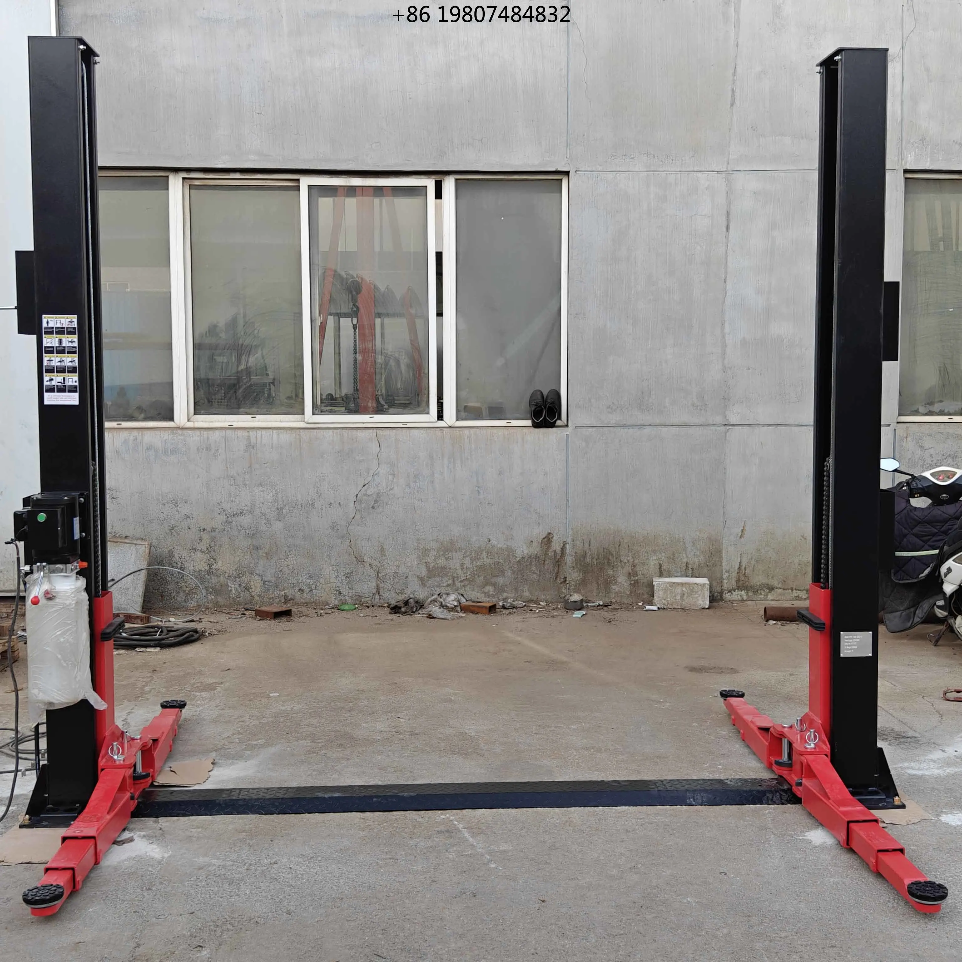 Two Post Hydraulic Lift Automotive Repair Equipment 4 Ton Capacity One-stop Service for Garage Workshop
