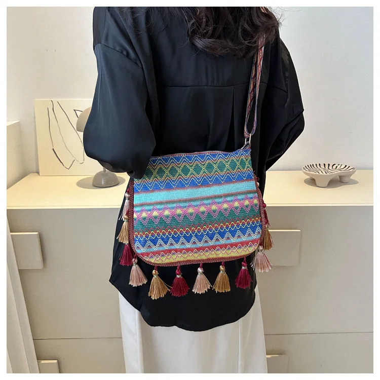 Large Capacity Ethnic Shoulder Bag Women Handbag Vintage Boho Handmade Woven Tassel Bucket Tote Bag Travel Beach Bag