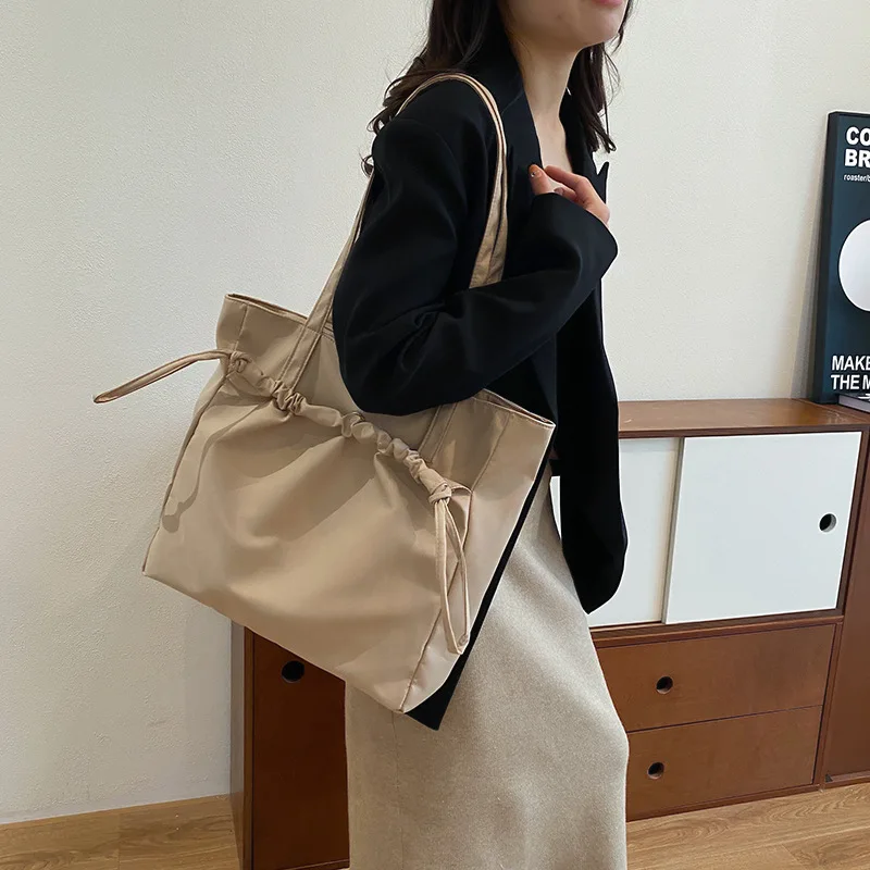 Fashion Casual Girls Shoulder Bag Autumn Winter Large-capacity Tote Bag Fashion Versatile Trend Pleated Drawstring Shoulder Bag image 2