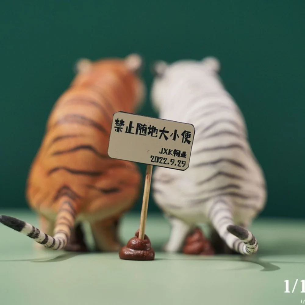 

JXK JXK147 1/12 Scale Half-crouched Tiger Resin Simulation Model Cute Animal for 6" Action Figure Scene Decoration Ornaments