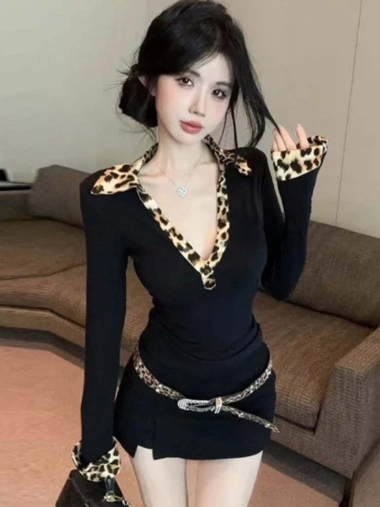 เสื้อฮู้ดดี้สไตล์อเมริกันเรโทรลายเสือดาวแบบปะติด คอวี สำหรับผู้หญิง ปี 2025 สตรีทแวร์ Y2K ฮาราจูกุ ทรงเข้ารูป แขนยาว