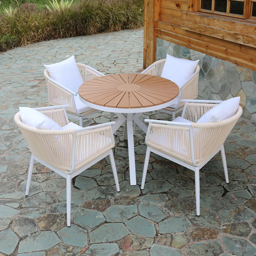 Mesas e cadeiras externas personalizáveis