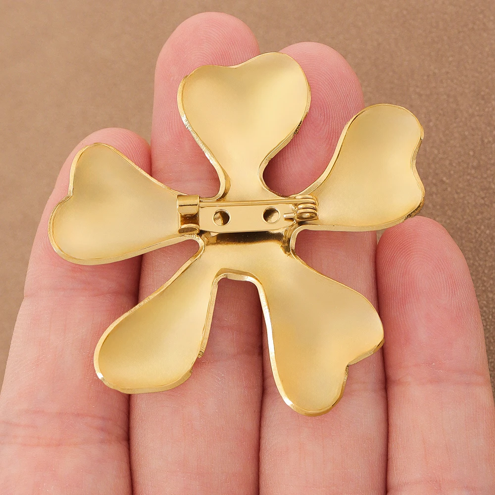 1 x Wavy Five Petal Flower Brooch Pin, Asymmetric Abstract Bloom Design, Available Minimalist Floral Statement Accessory