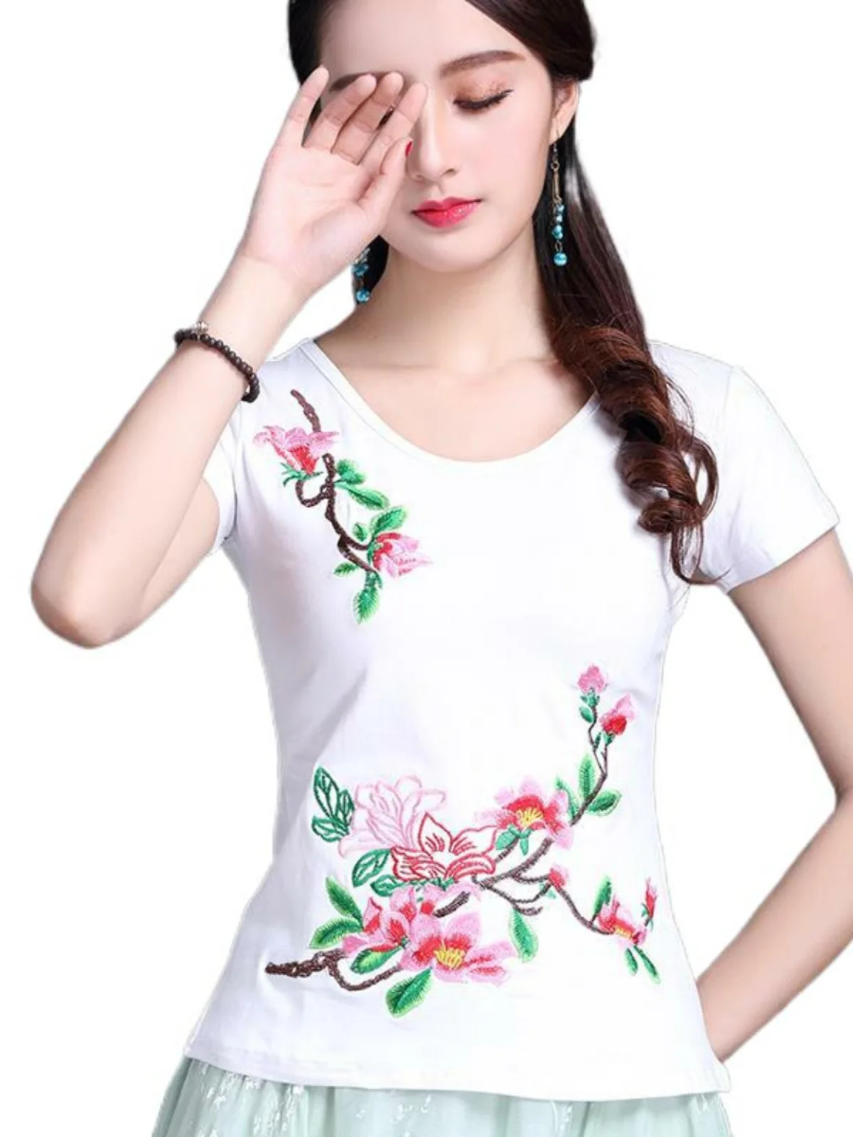 T-shirt in Cotone Ricamato da Donna, Nuovo Design Retrò Estivo, Maglietta Base Versatile per Uso Quotidiano