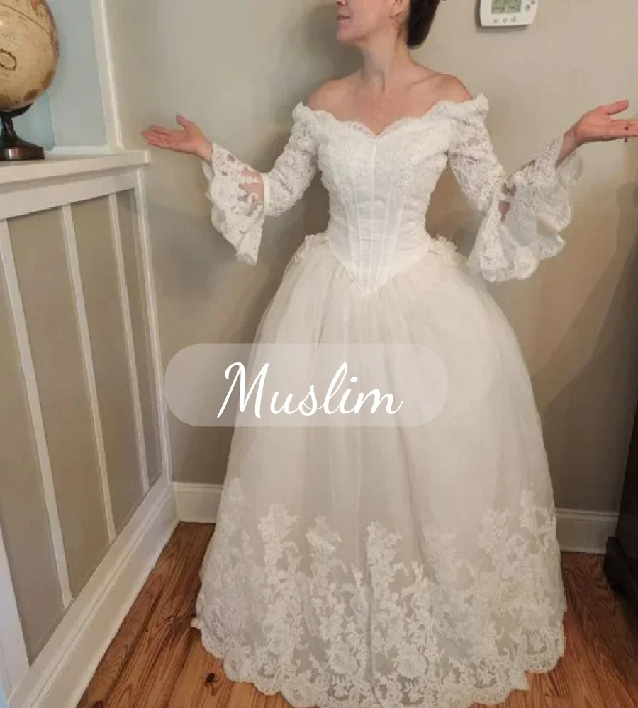 Wiktoriańska suknia ślubna z kości słoniowej z odkrytymi ramionami z lat 1850-tych A Line Civil War Boho Bride Dress With Sleeve Celtic Hippies Lace Bridal Gown