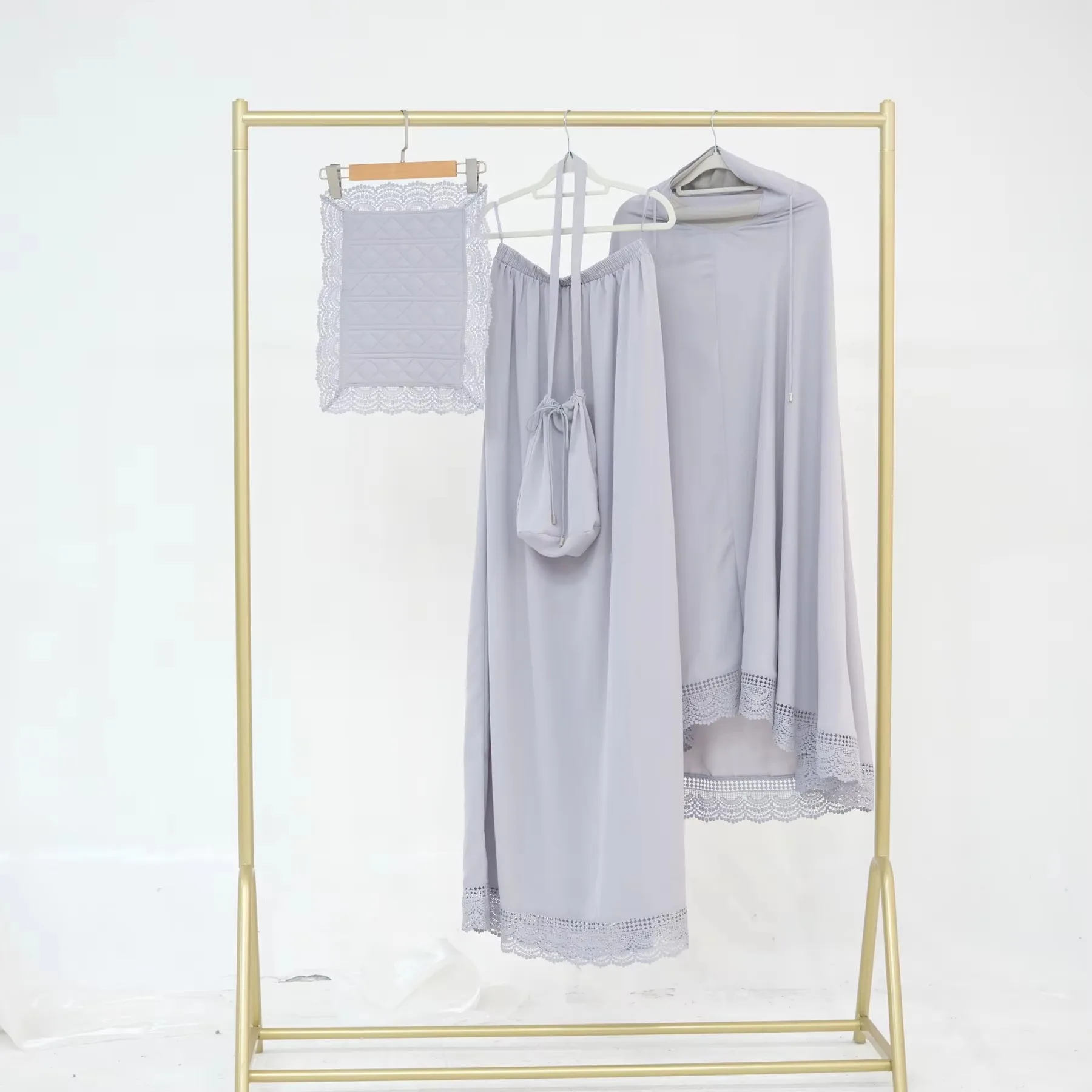 Hijabi-Gebetsset mit Spitzenbesatz, 4-teilig, muslimische Frauen-Set für Salah, Abaya Khimar mit fester Kappe + extra langer Rock + Gebetsteppich + Beutel