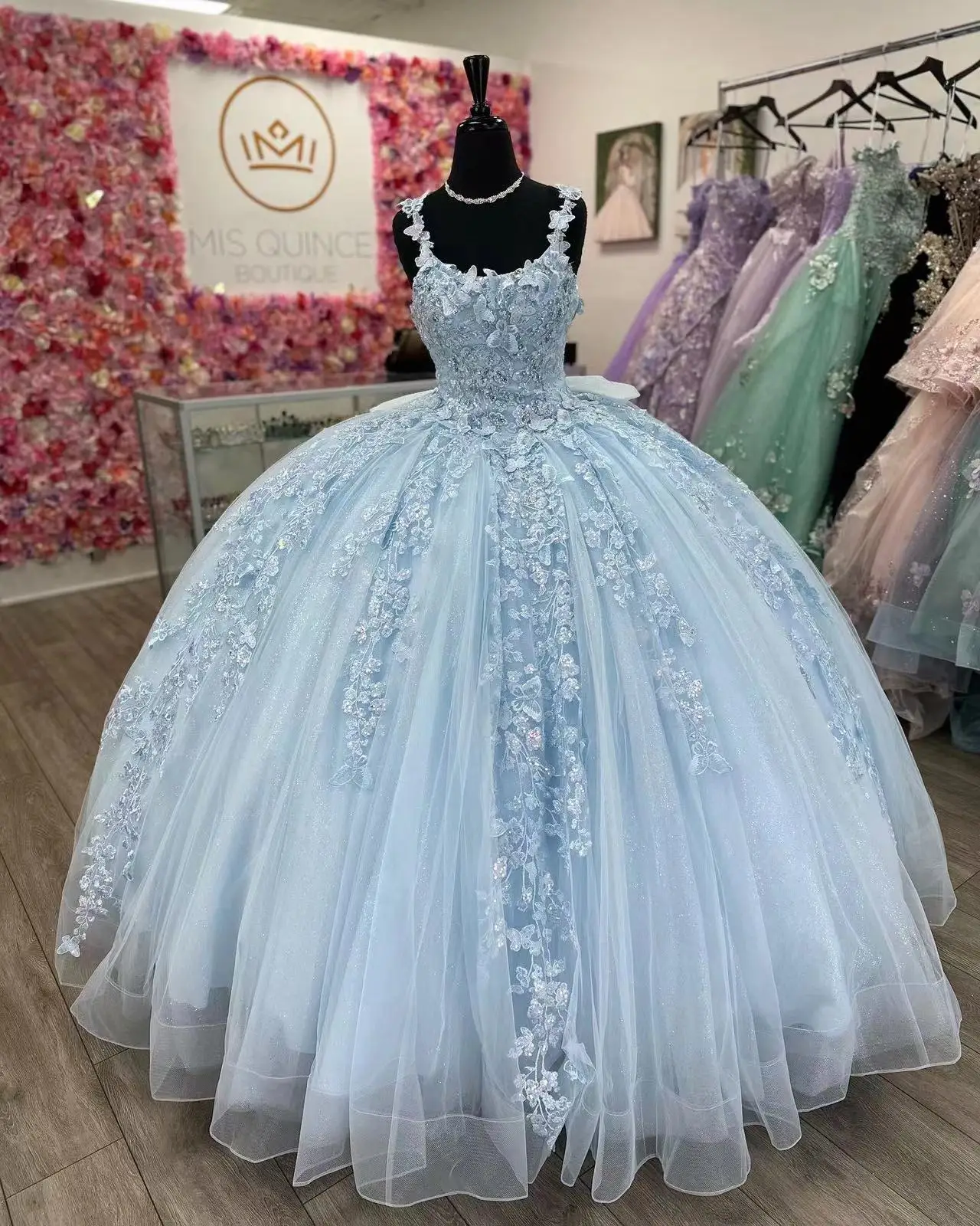 

Light Blue Ball Gown Quinceanera Dresses Square Neckline Lace Appliques Flowers Puffy Prom Dresses Sparkly Evening Gowns