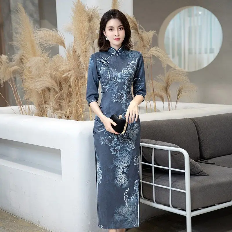 

Retro Improved Slim Cheongsam 2025 Autumn New Young High End Temperament Chinese Style High End Feeling Qipao Modern Dress