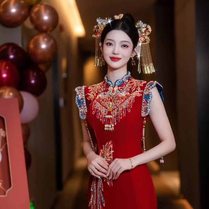 

New Chinese-style cheongsam toasting dress with a velvet fashion style