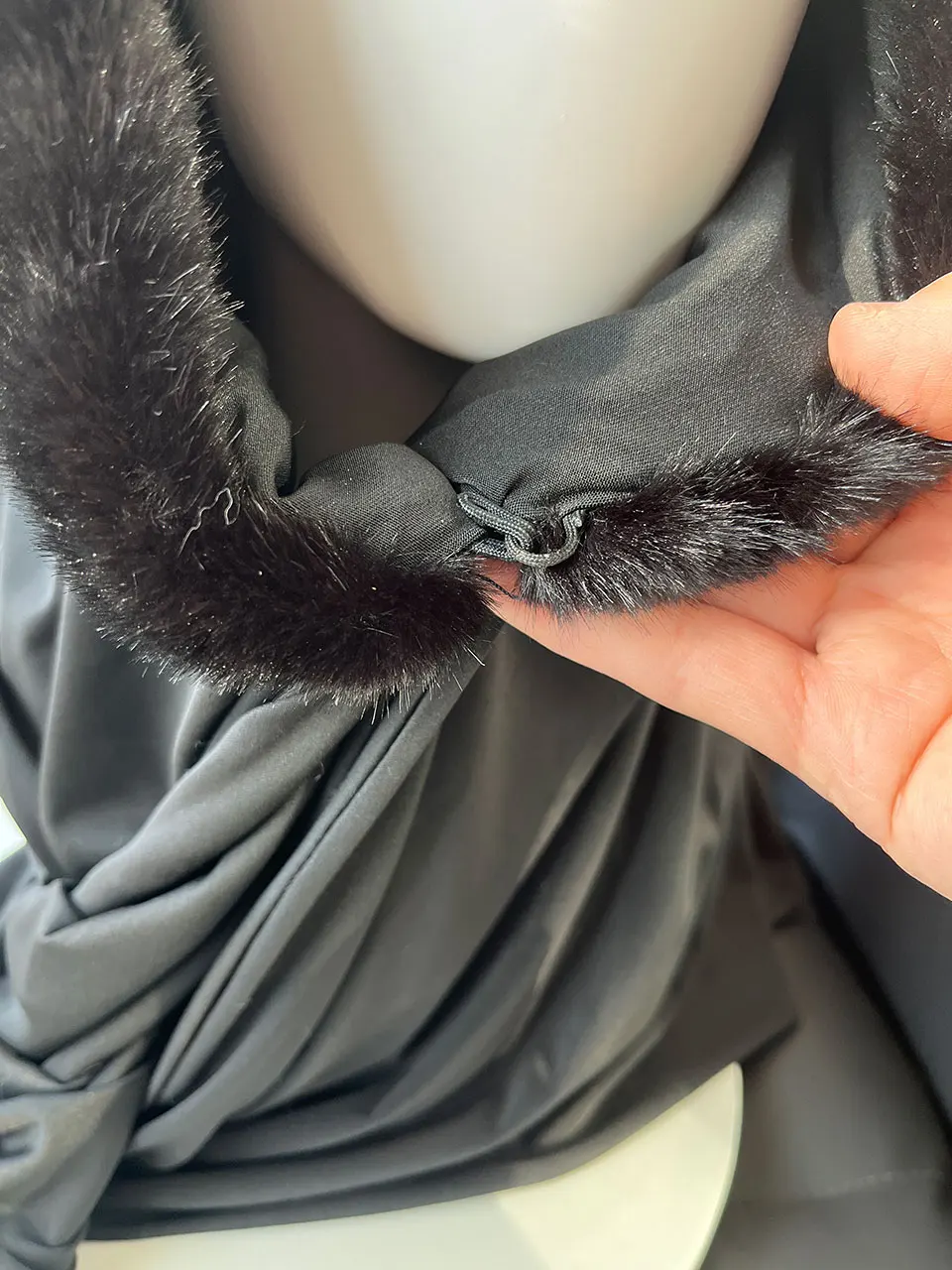 Kunstnerzfell-Mütze mit Kapuze für Damen, Winter-Wärme, Luxuriöser Vollpelz-Kunstnerzschal, Stilvolle Modische Damen-Outdoor-Kopfbedeckung – Detail 13