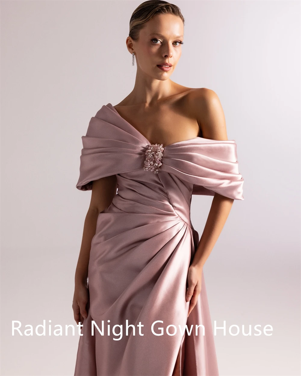 Sukienka wieczorowa satynowa szampańska z temperamentem na zamówienie, klasyczna, bez ramiączek, z odkrytymi ramionami, bez rękawów, zapinana na zamek z tyłu, na przyjęcie.