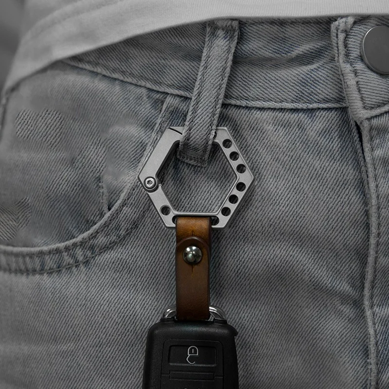 

Брелок из титанового сплава