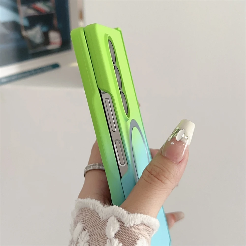 삼성 갤럭시 Z 폴드 7 6 5 4 3용 그라데이션 듀얼 컬러 마그네틱 액상 실리콘 폰 케이스 (소프트 무선 충전 보호 커버)