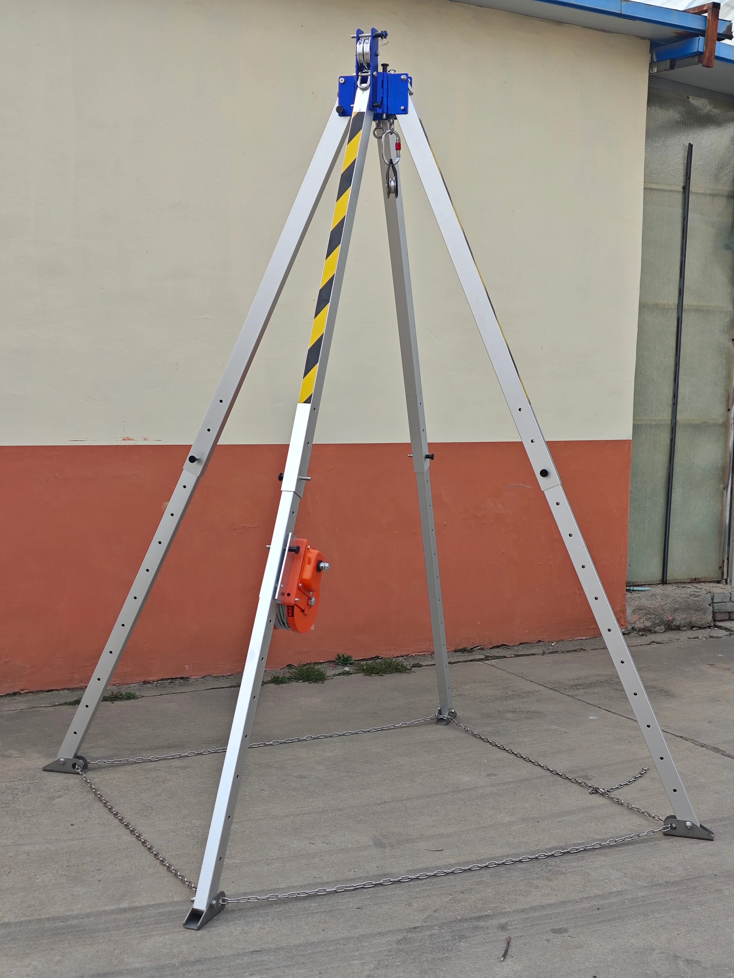 Heavy- Aluminum Rescue Tripod with Self Locking Winch Firefighting & Confined Space Entry Safety System