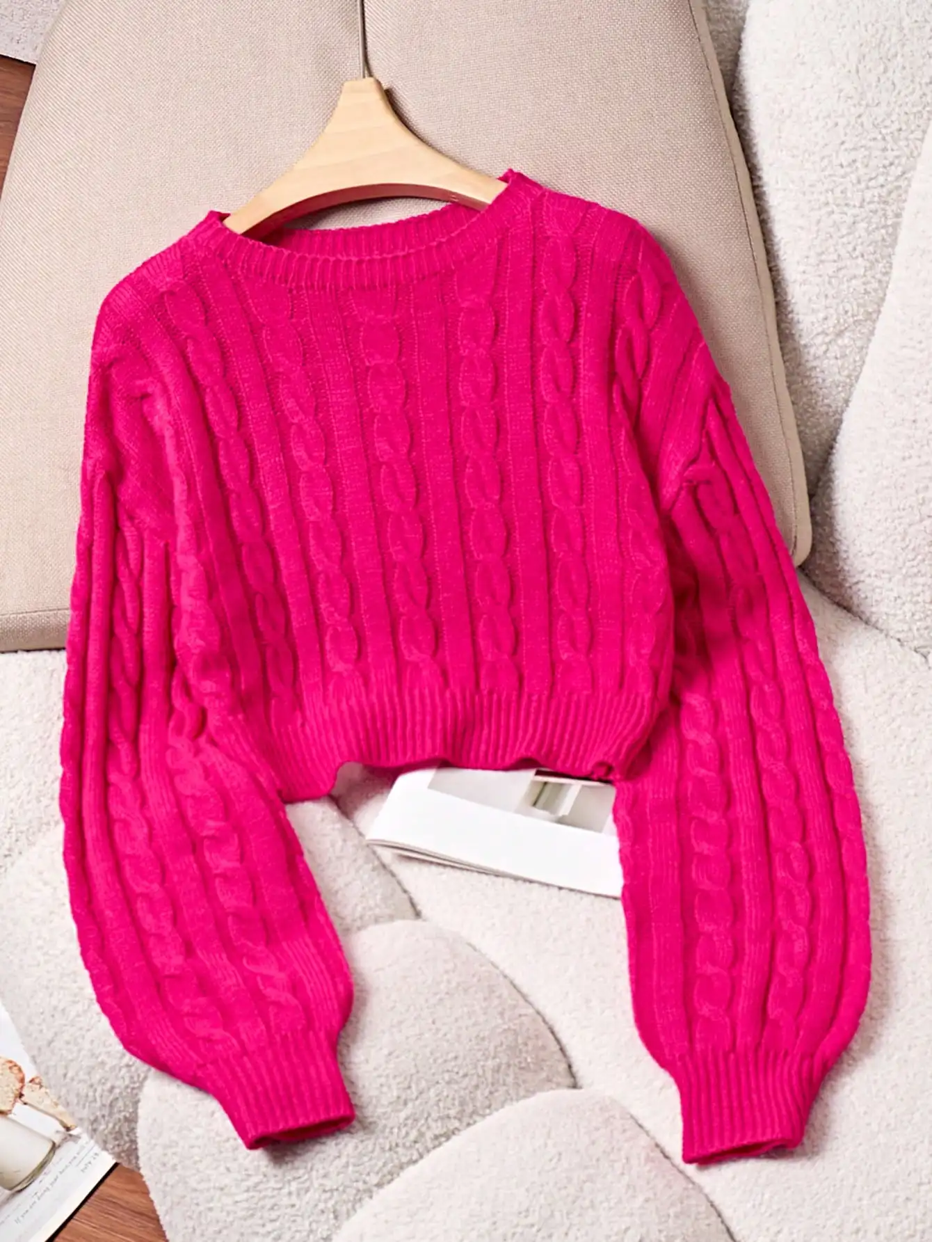

Women's Pink Cable Knit Cropped Sweater with Dropped Shoulders, Long Sleeve Pullover for Fall Winter