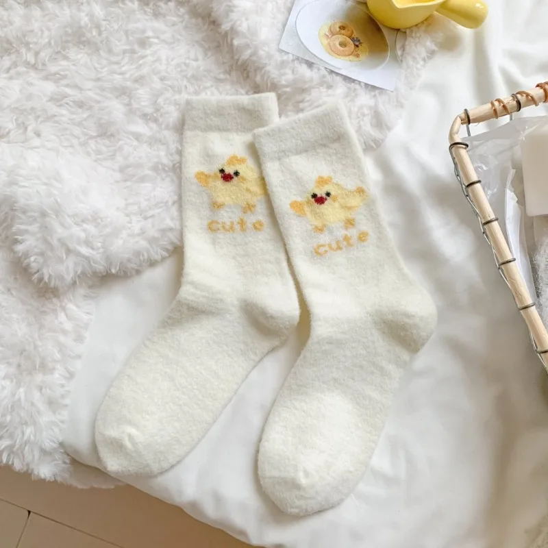 5 pares de calcetines gruesos peludos lindos de Otoño Invierno para mujer calcetines amarillos con estampado de pollito de dibujos animados cálidos para dormir en el suelo de la nieve calcetines a media pantorrilla para mujer 2025