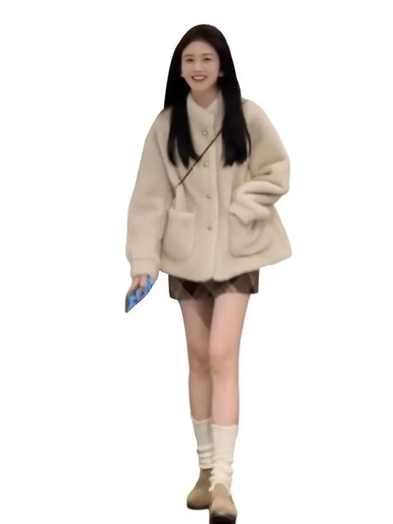 

Новая высококачественная женская шуба зимы 2025 года с воротником-стойкой, имитирующим меху норки.