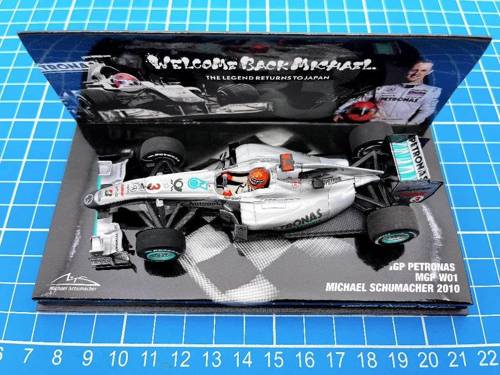 

Minichamps 1:43 F1 W01 2010 Michael Schumacher Simulation Limited Edition Resin Metal Static Car Model Toy Gift