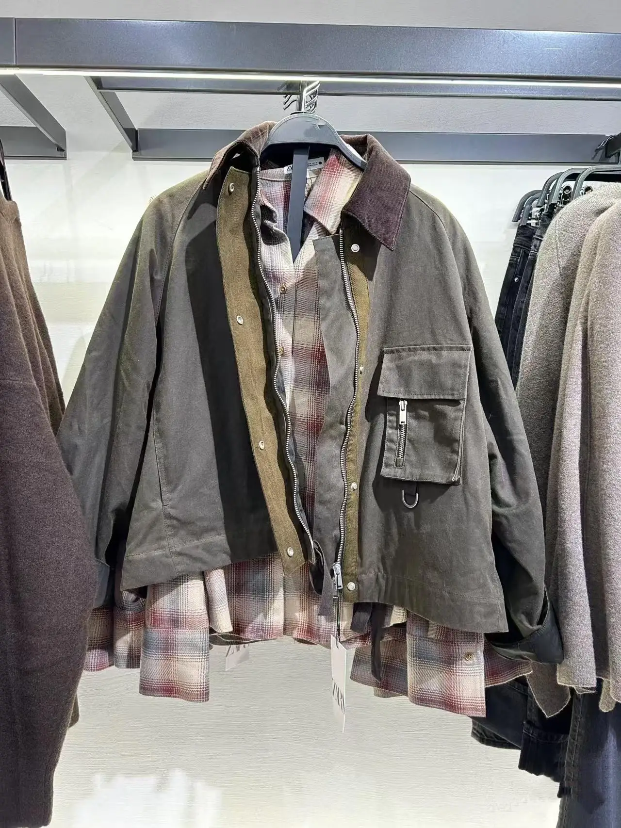 เสื้อโค้ทกำมะหยี่ทรงหลวมสำหรับผู้หญิง คอลเลคชั่นใหม่ ฤดูใบไม้ผลิ/ฤดูใบไม้ร่วง ปกคลาสสิก แขนยาว ความยาวปกติ ติดกระดุม