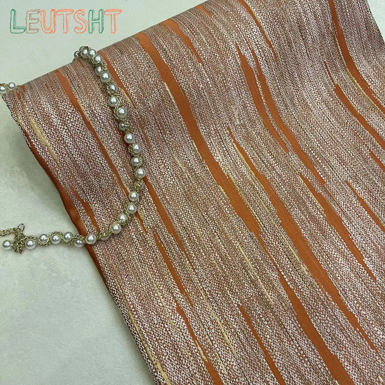 

Новинка 2023, золотые шелковые жаккардовые высокоточные шторы, ниша, простая подушка для гостиной, полосатая легкая роскошная ткань для одежды