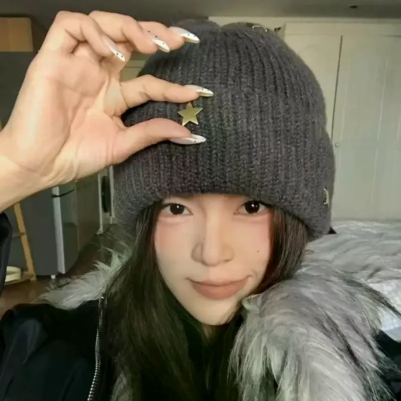 Cozy Winter Knitted Beanie Hat Delicate Star Decor Thick Thermal Warm Hat for Cold Weather Skiing Walking Outdoor Sports