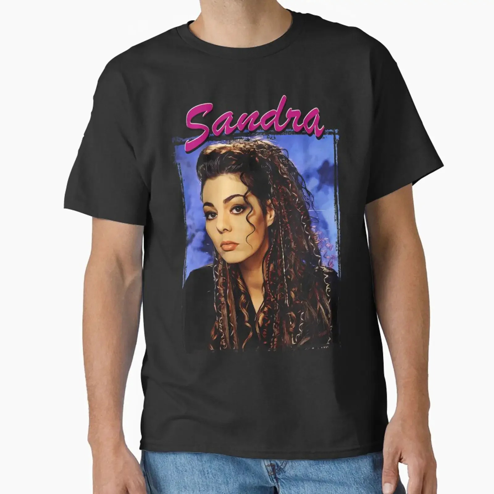 Diseñado por Sandra Cretu y vendido por StudioPulser, esta prenda de estilo vintage, unisex, de moda, versátil, con estampado gráfico, transpirable y de estilo urbano, es ideal para hombre.
