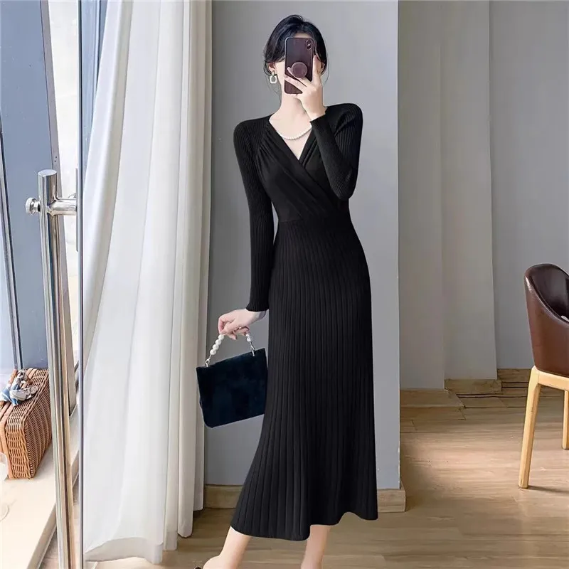 Franse retro damessweaterjurk 2025, winter vrouwelijke slanke jurken over de knie, nieuwe zachte hoge dames taille dieptepuntrok