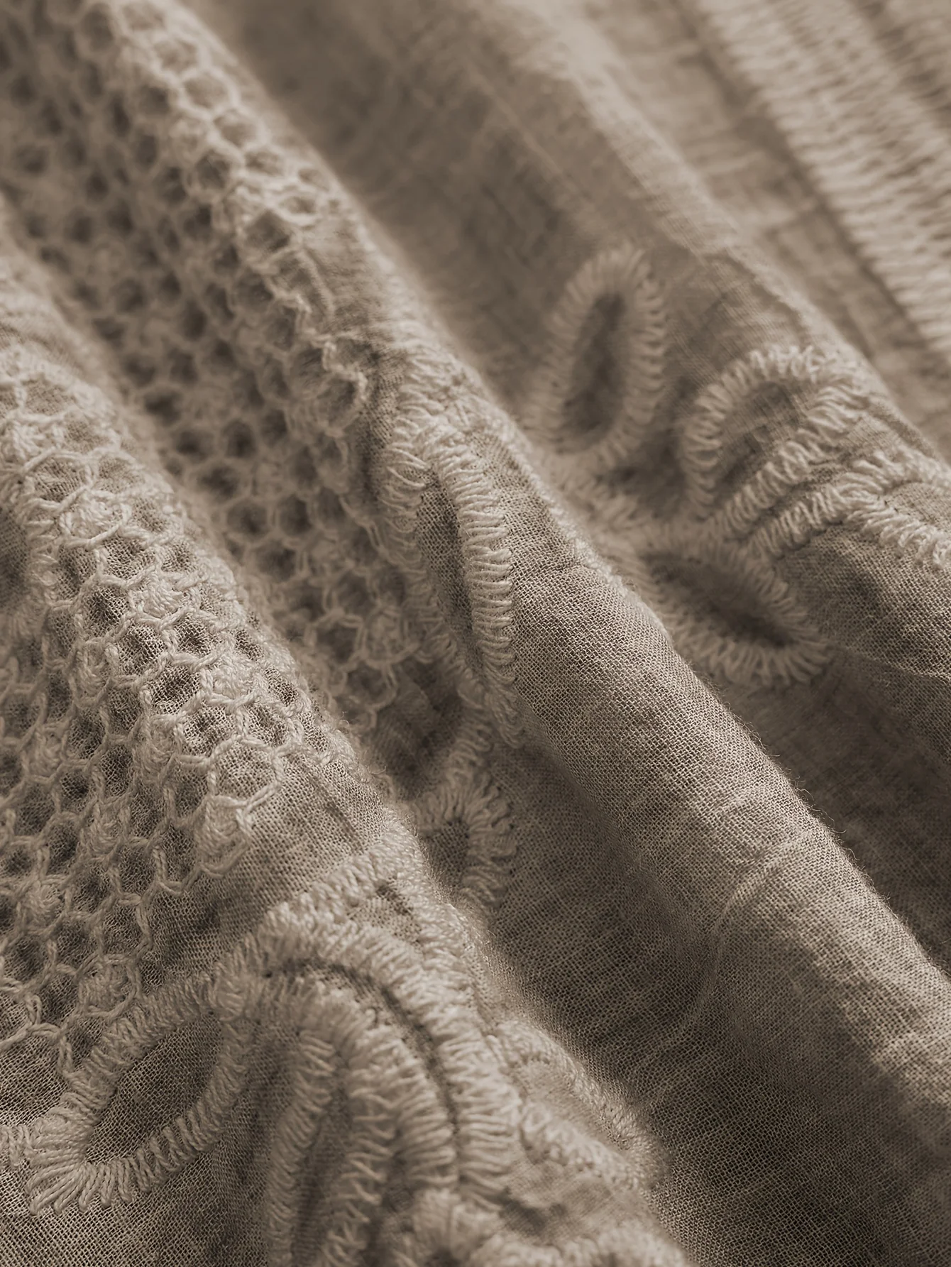 Hooded Long-Sleeved Lightweight Cardigan with Embroidered Flowers and Front Buttons, New Style Shirt